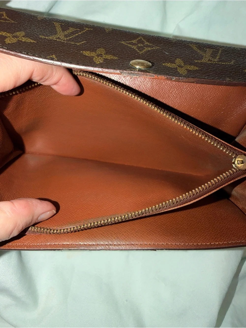 VINTAGE 1993 LOUIS VUITTON SARAH MONOGRAM SNAP WALLET - Picture 7 of 15